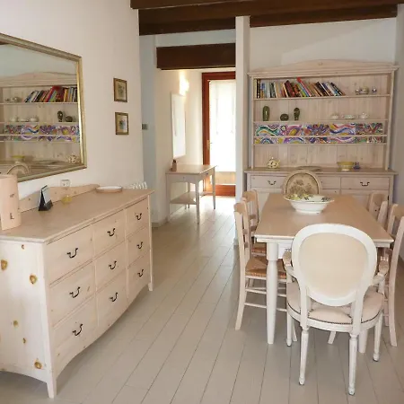 Hermitage Mimosa ポルト・ヴァルトラヴァーリア